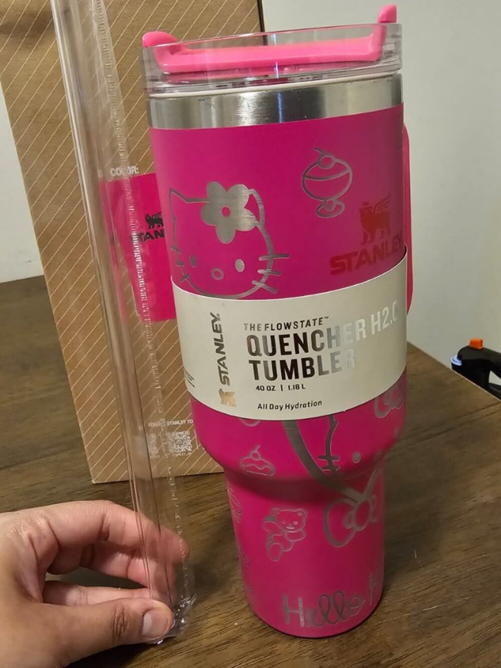 Stanley Hello Kitty Quencher H2.0 40oz Pink Tumbler NWT Hot pink hello kitty New